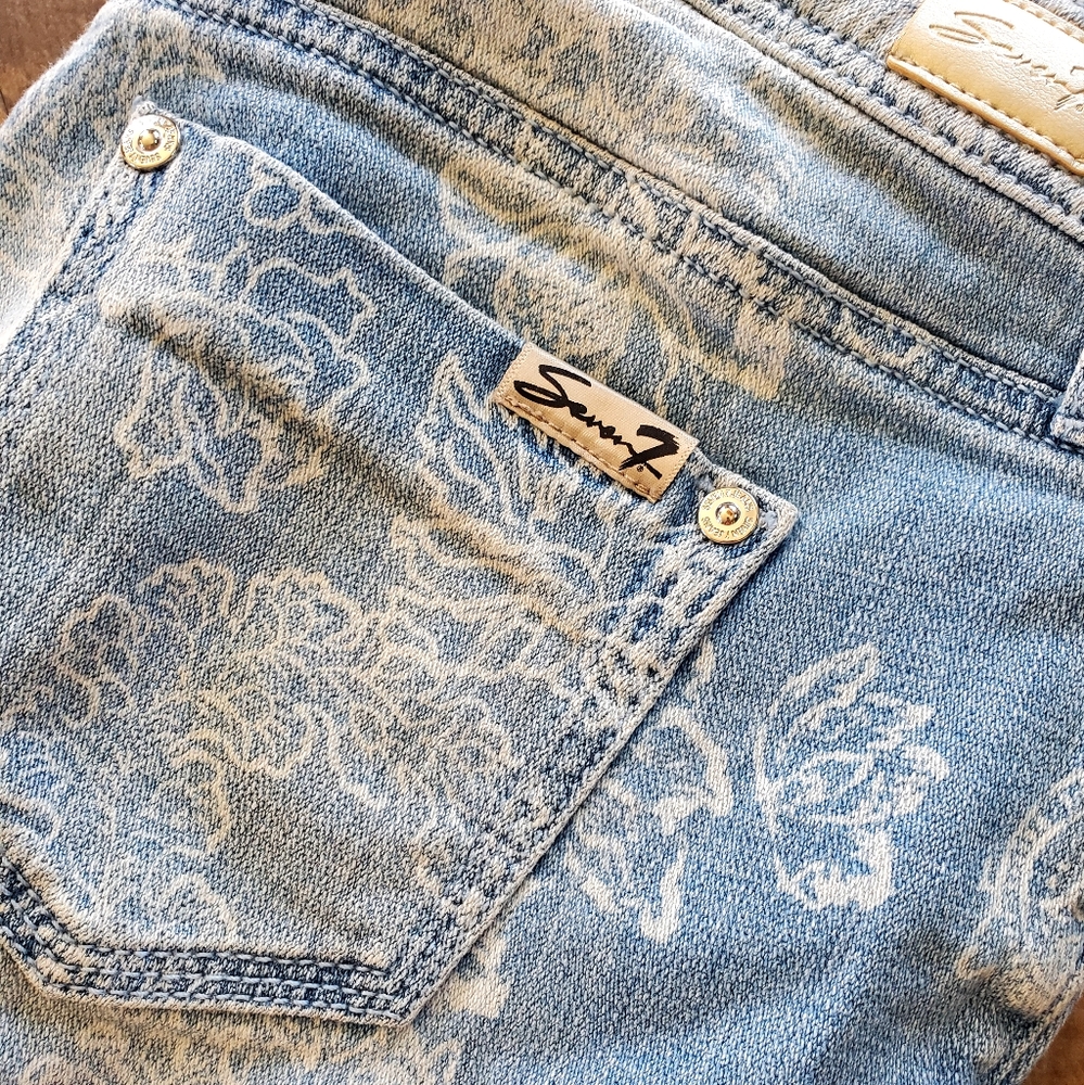 Seven7 Blue Ornate/Lace Pattern Jean Shorts!